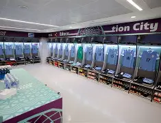 关于窗口期中超传出新动向；广东宏远更衣室发声；管理层表态——悬念犹存；资深球员宣示担当的信息